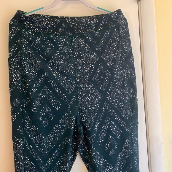 Reach to ankle never been worn before - Picture 2 of 4